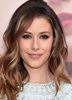 Crew nackt Amanda  Amanda Crew