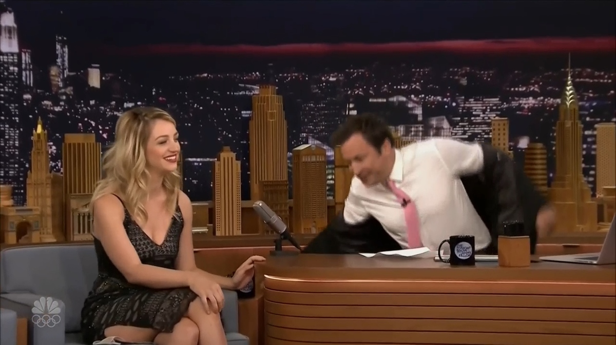 Naked Abby Elliott In The Tonight Show Starring Jimmy Fallon