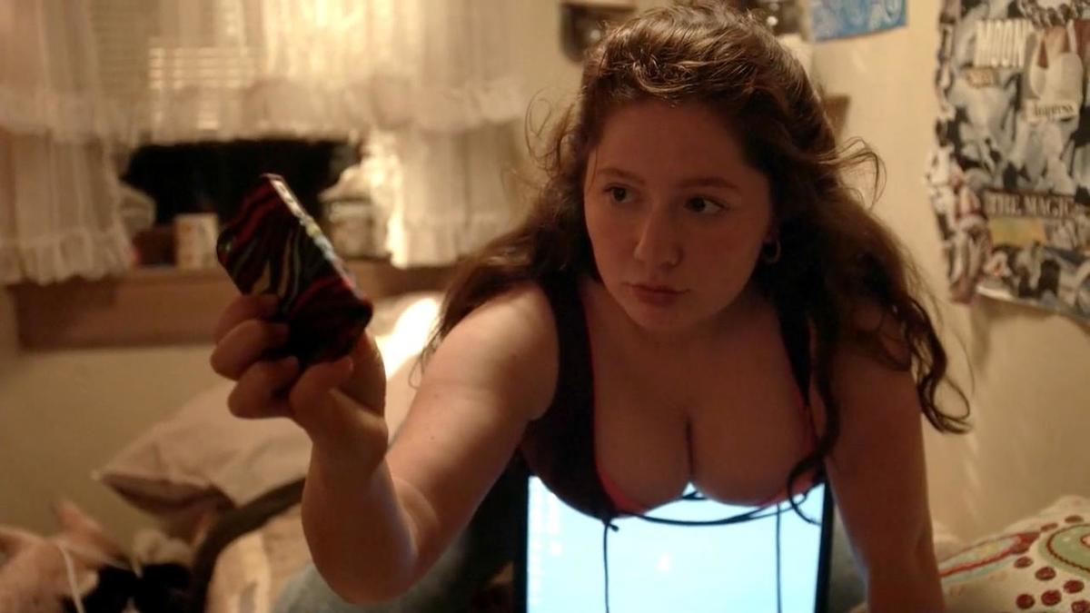 Emma kenney tits