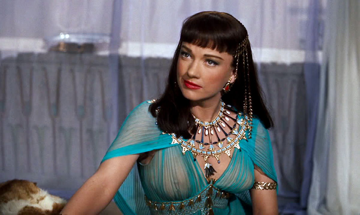 Naked Anne Baxter in The Ten Commandments < ANCENSORED