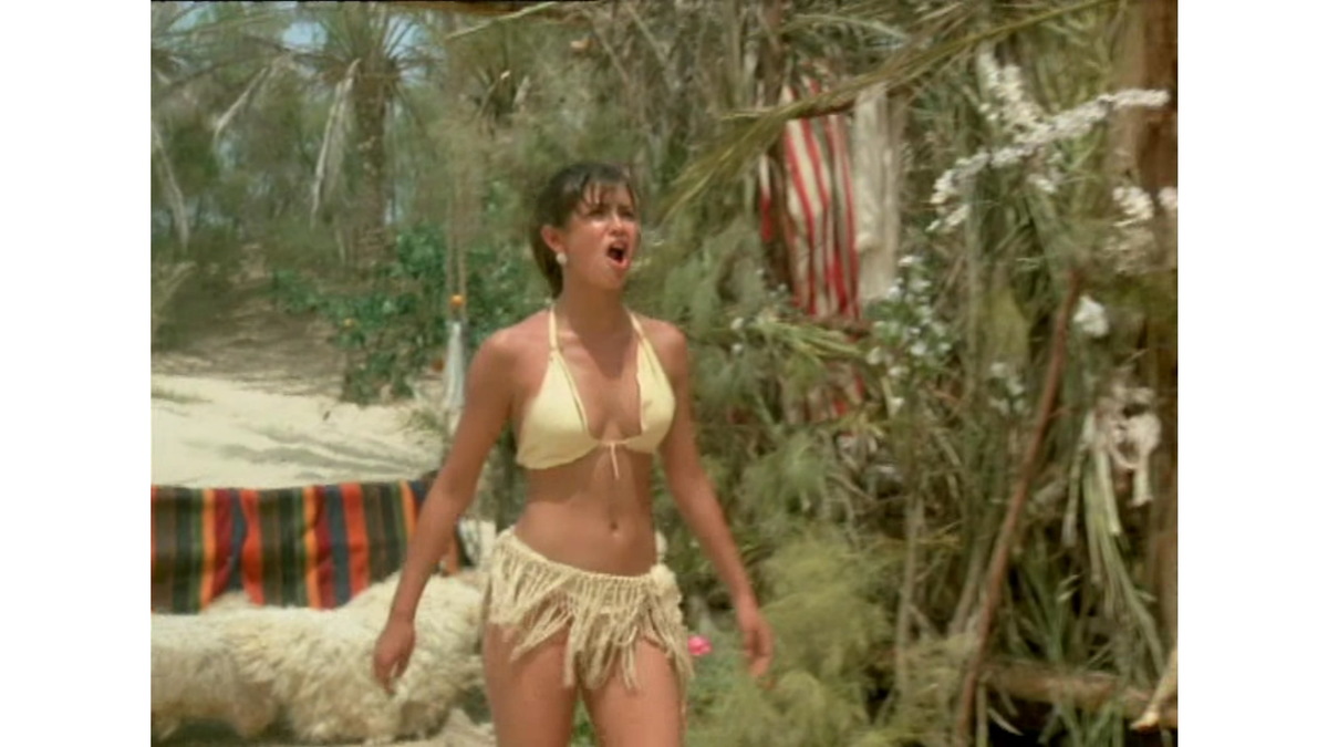 Phoebe cates nude in paradise