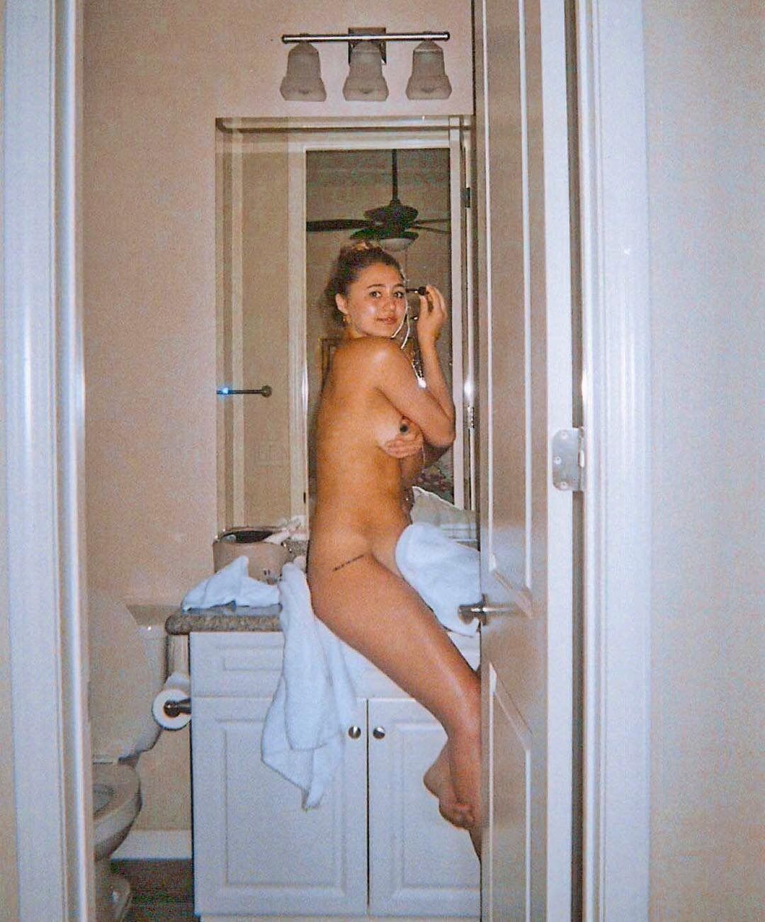 Naked Lia Marie Johnson In 2017 Leak