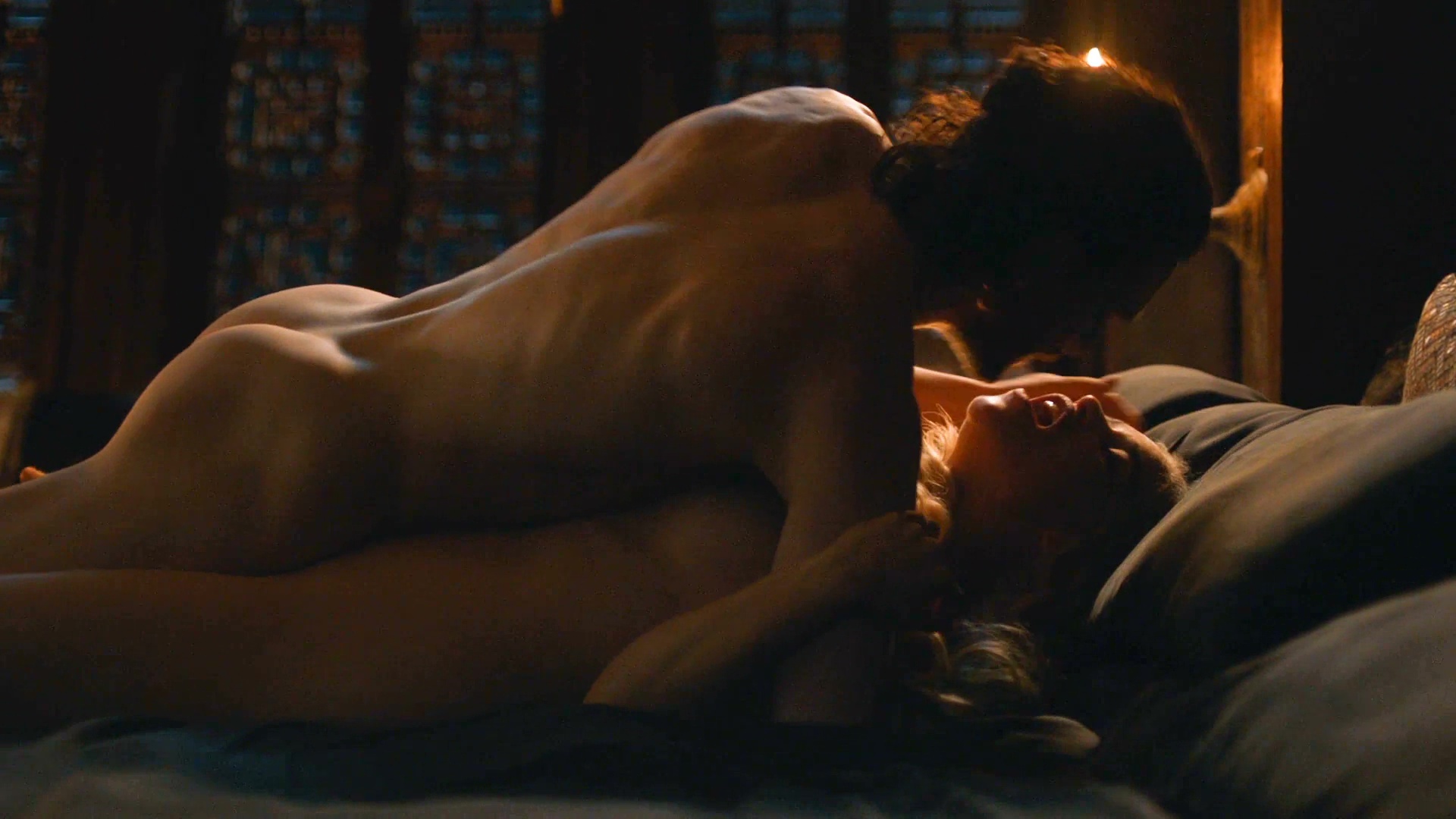 Naked Emilia Clarke In Game Of Thrones 