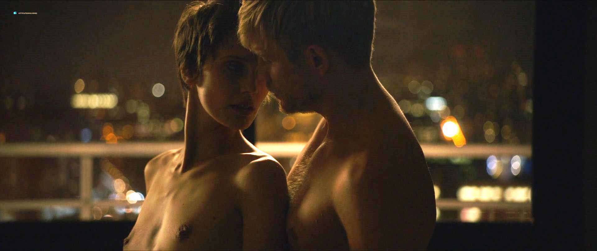 Naked Marine Vacth In Lamant Double 