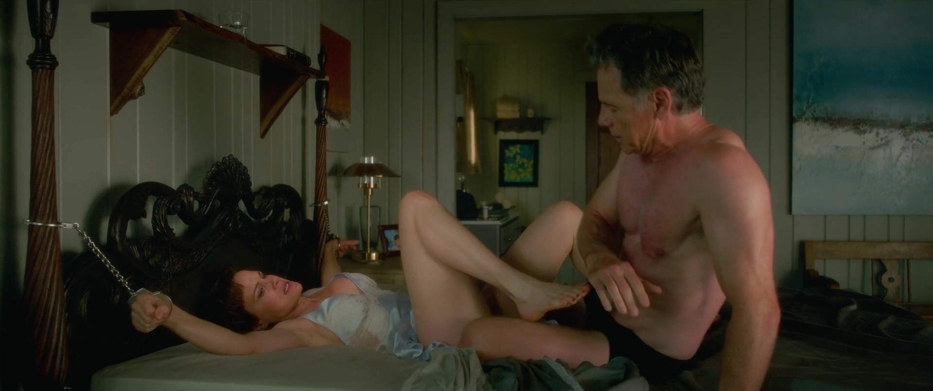 Naked Carla Gugino in Gerald's Game < ANCENSORED