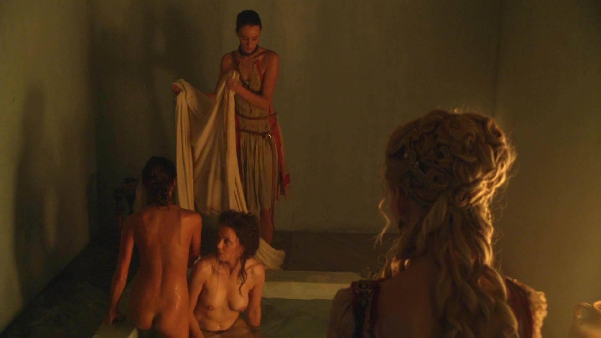 Nude in spartacus lucy lawless Lucy Lawless