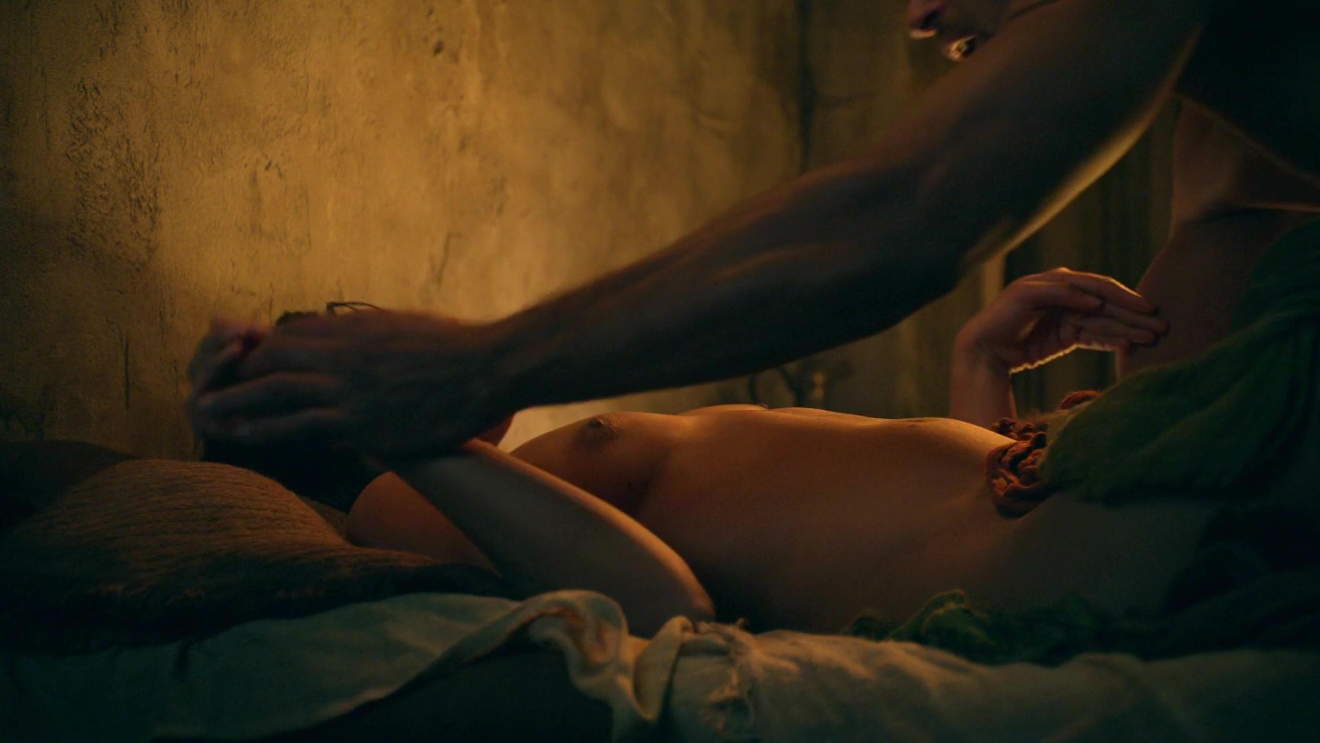 Naked Cynthia Addai Robinson In Spartacus Vengeance