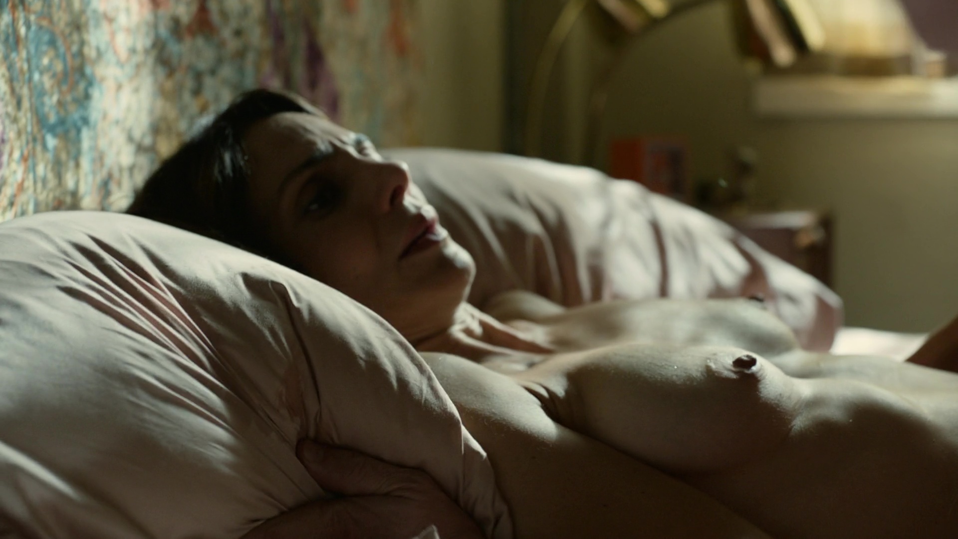 Naked Annie Parisse in The Looming Tower < ANCENSORED