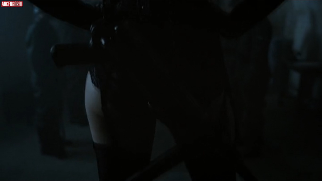 Naked Amanda Schull in 12 Monkeys < ANCENSORED