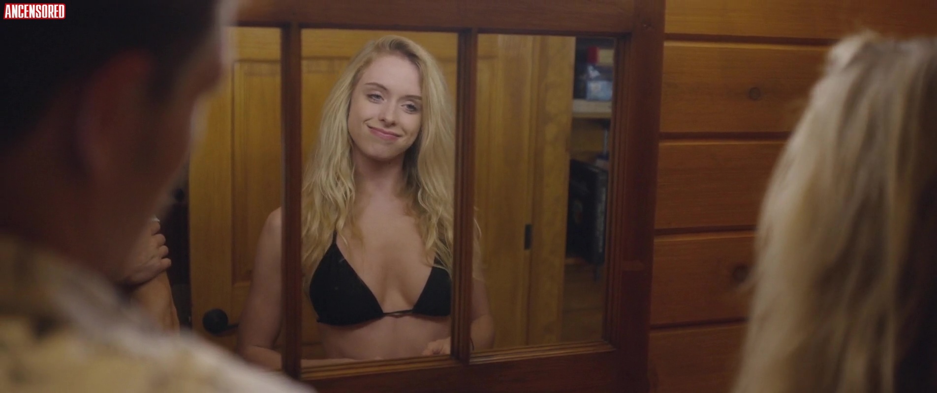 Naked Justine Nelson in Nobody Famous < ANCENSORED