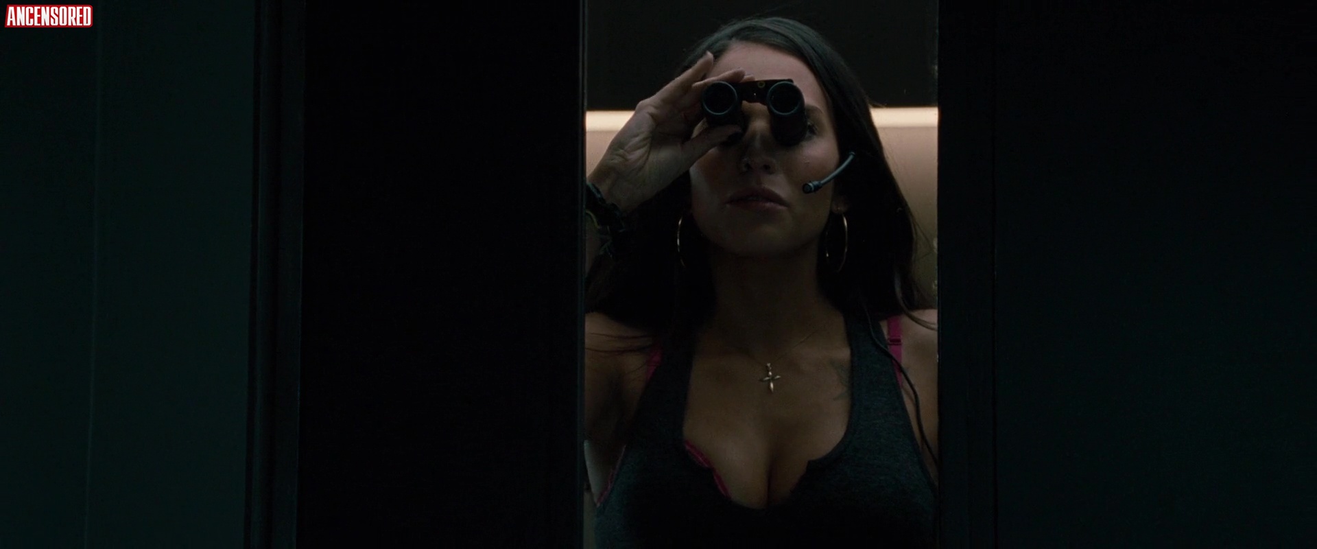 Naked Genesis Rodriguez In Man On A Ledge 