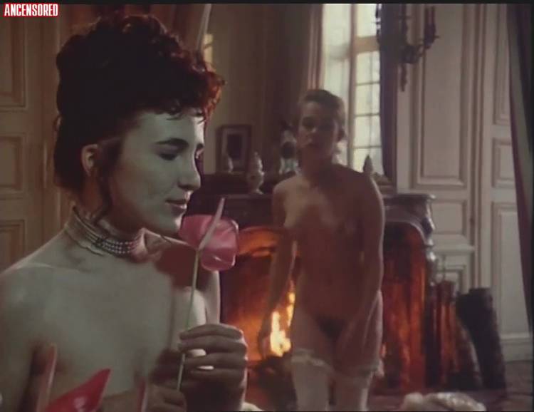 Naked Natacha Mircovitch in Série rose < ANCENSORED