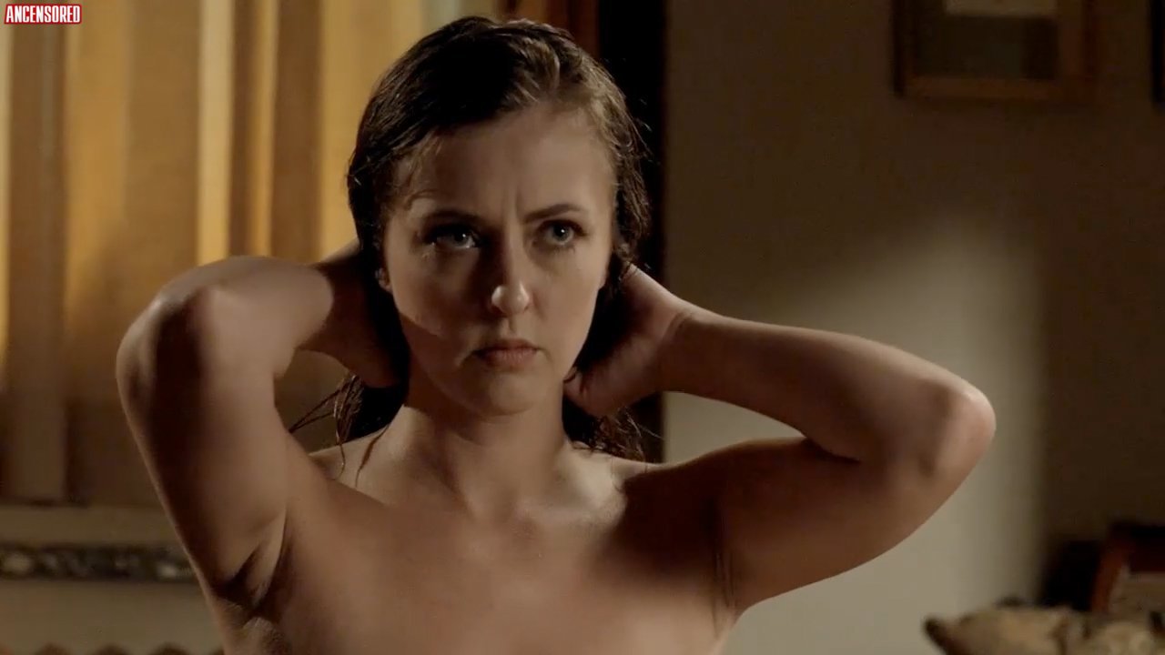 Katharine isabelle desnuda