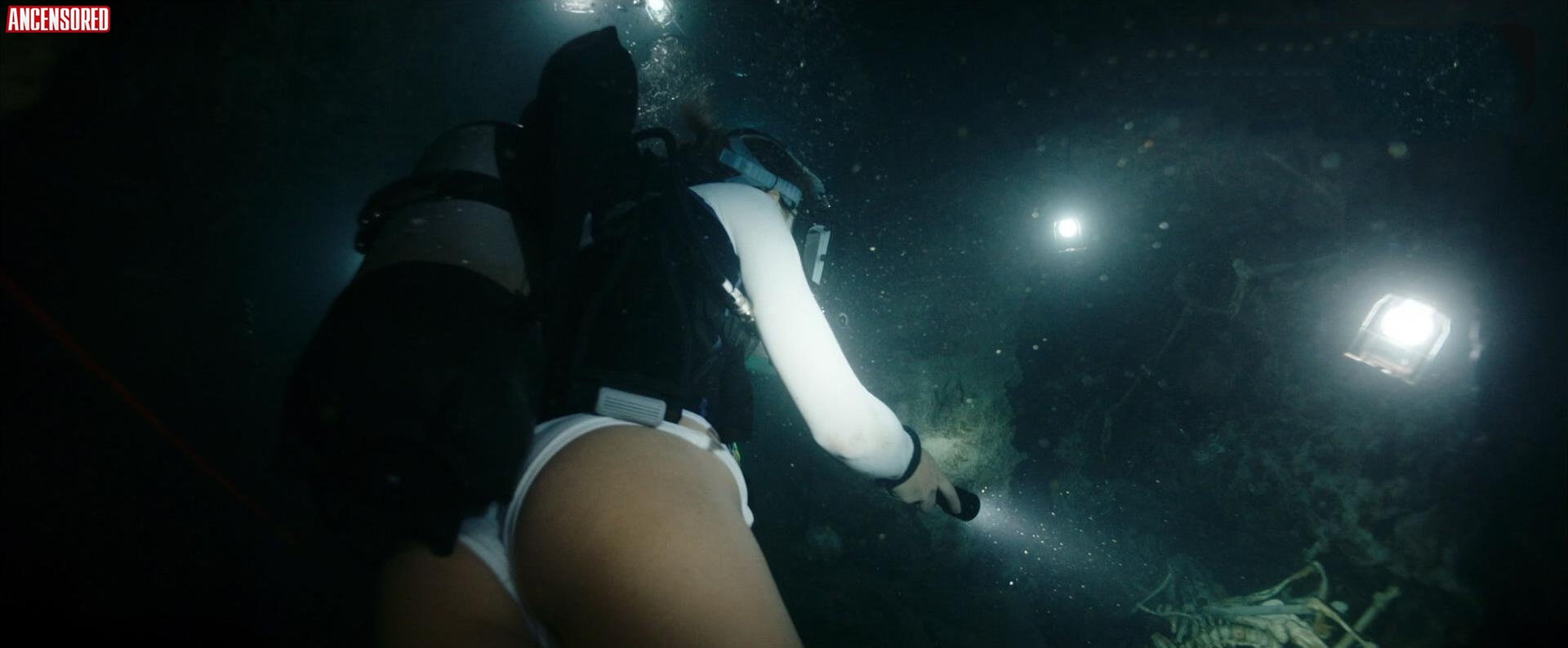 Naked Sistine Stallone In 47 Meters Down Uncaged
