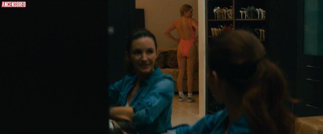 Naked Greer Grammer In Deadly Illusions