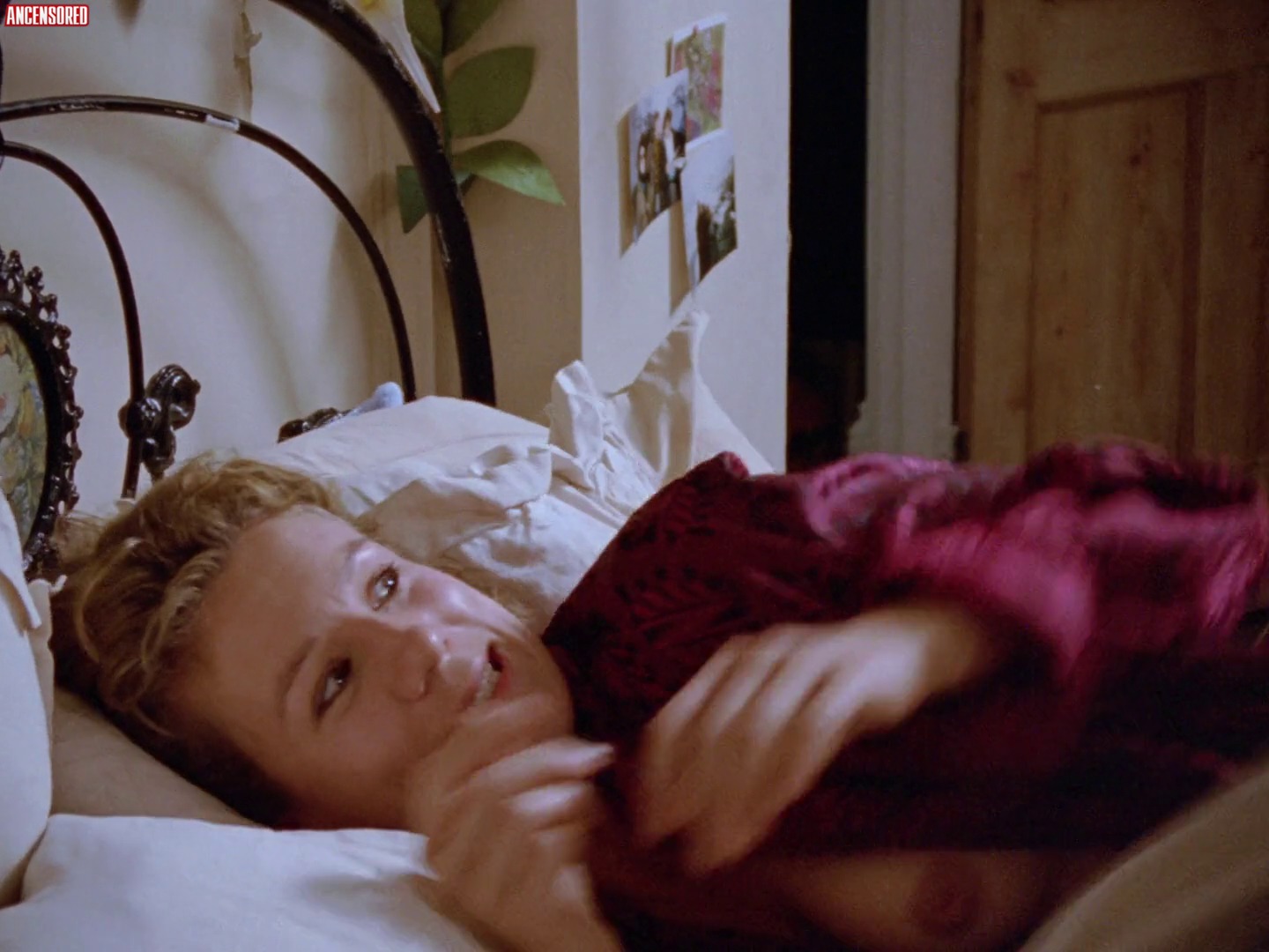 Naked Juliet Stevenson in Truly Madly Deeply < ANCENSORED