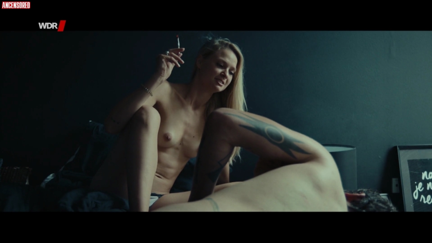 Carla hall naked 🔥 Brie Larson Nude Tanner Hall Pics (7 imag