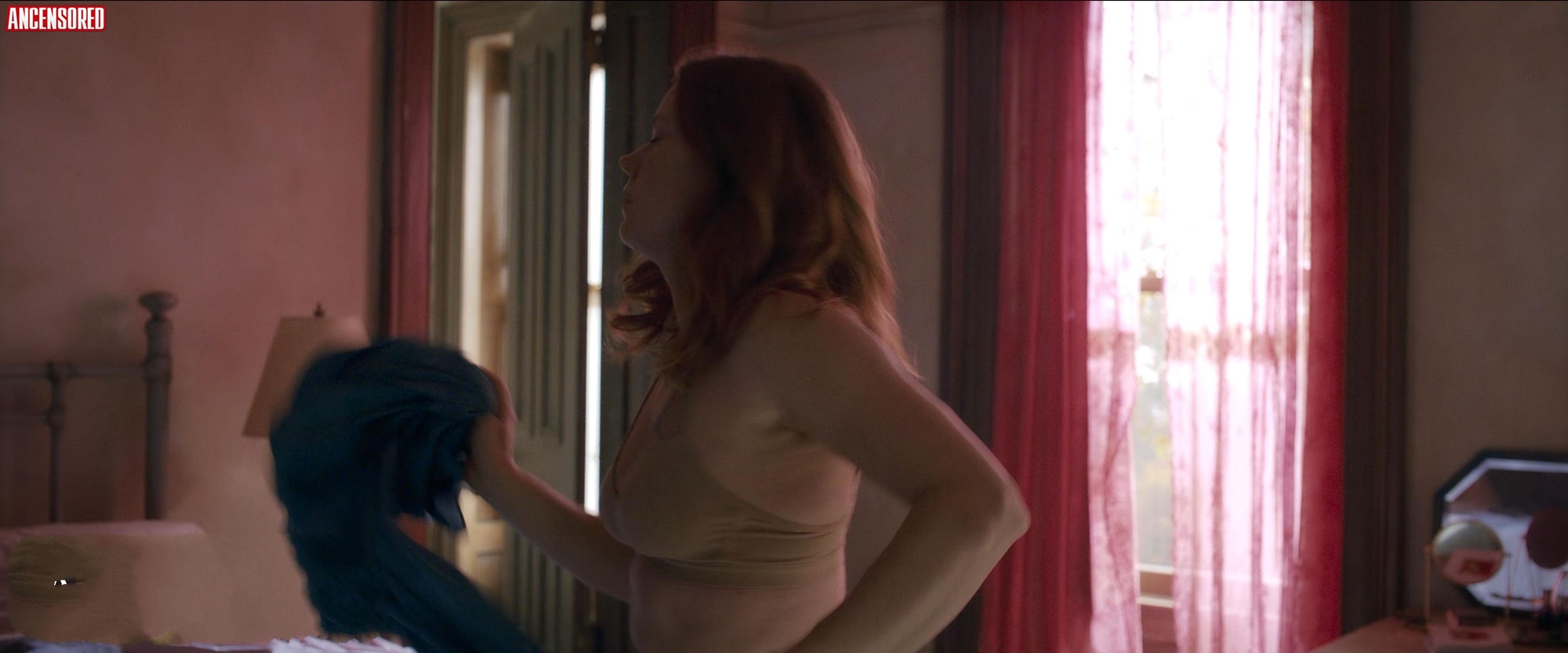 Naked Amy Adams in The Woman in the Windowu003c ANCENSORED image