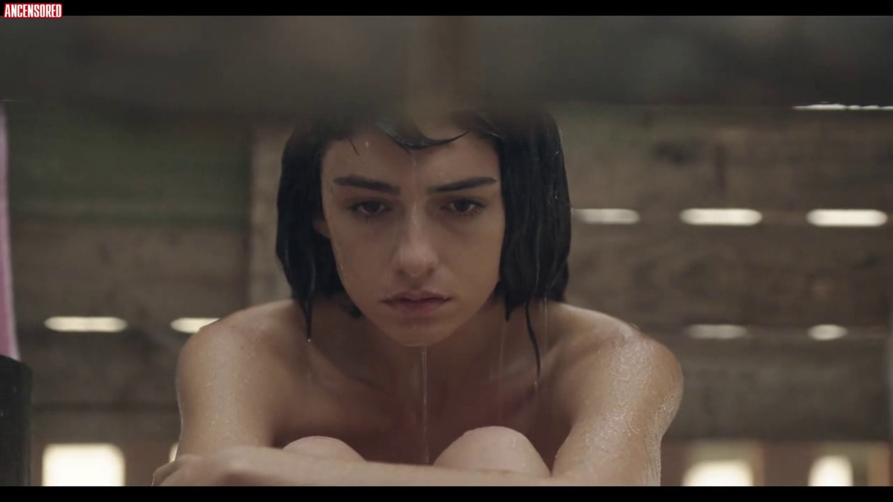 Hazar ergüçlü nude