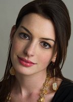 Anne Hathaway nude