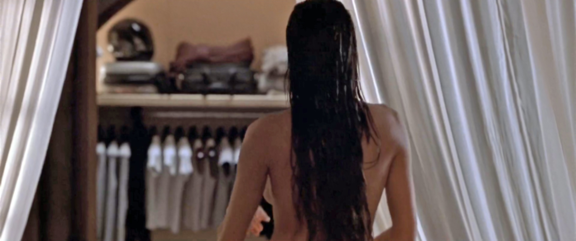 Angelina jolie tomb raider nude