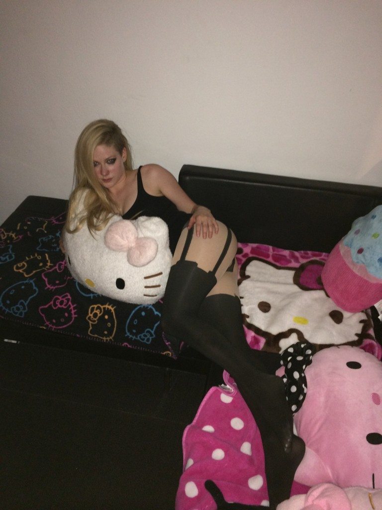 Naked Avril Lavigne In Icloud Leak Scandal