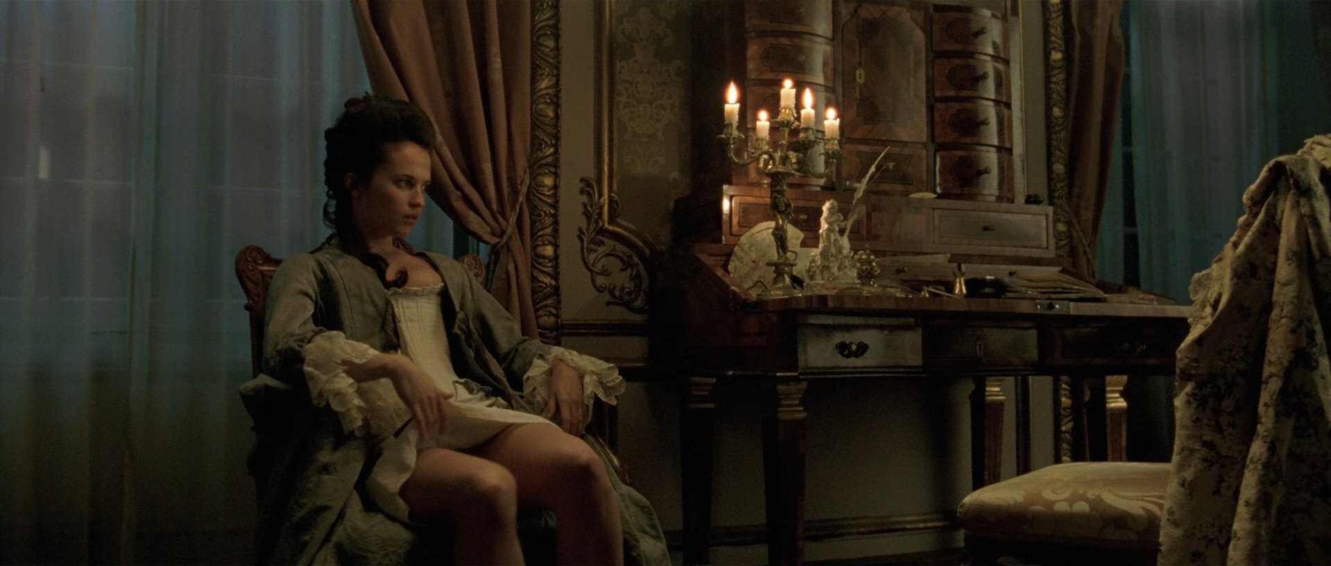 Naked Alicia Vikander in A Royal Affair < ANCENSORED