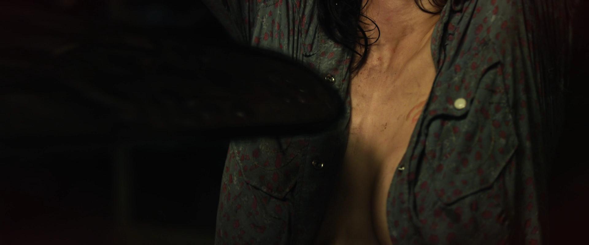Naked Alexandra Daddario In Texas Chainsaw 3d