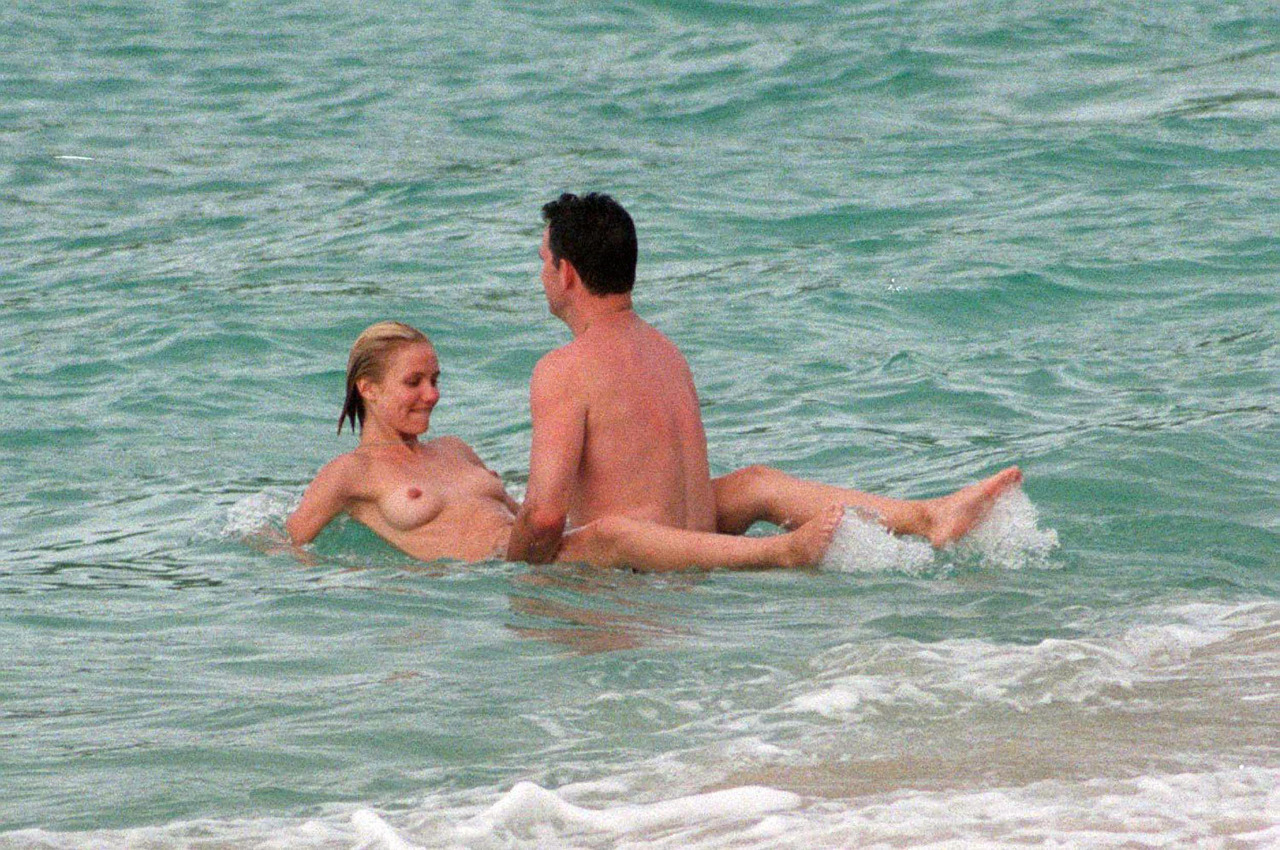 Naked Cameron Diaz In Beach Babes