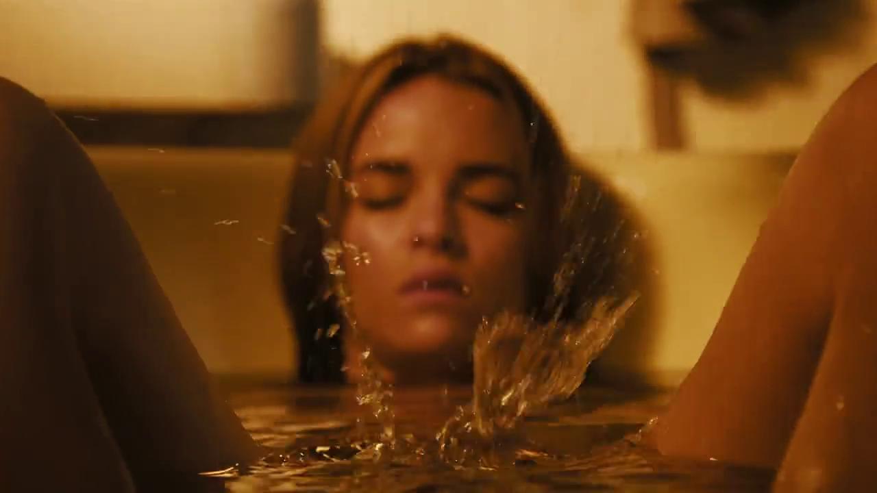 Naked Danielle Panabaker In Piranha 3dd