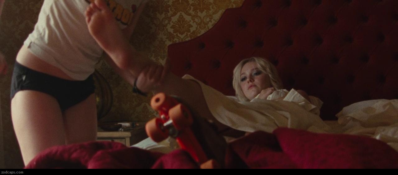 Naked Dakota Fanning In The Runaways