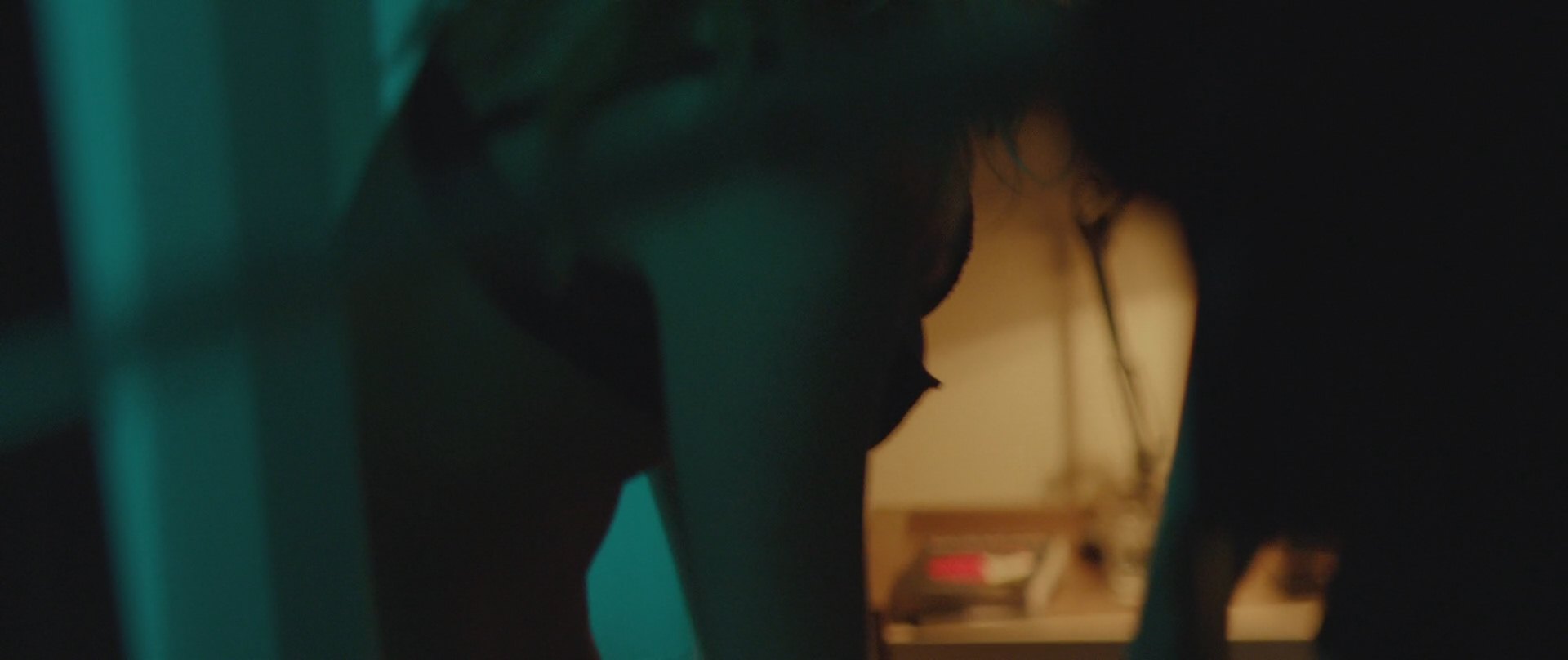 Naked Eliza Taylor In The November Man