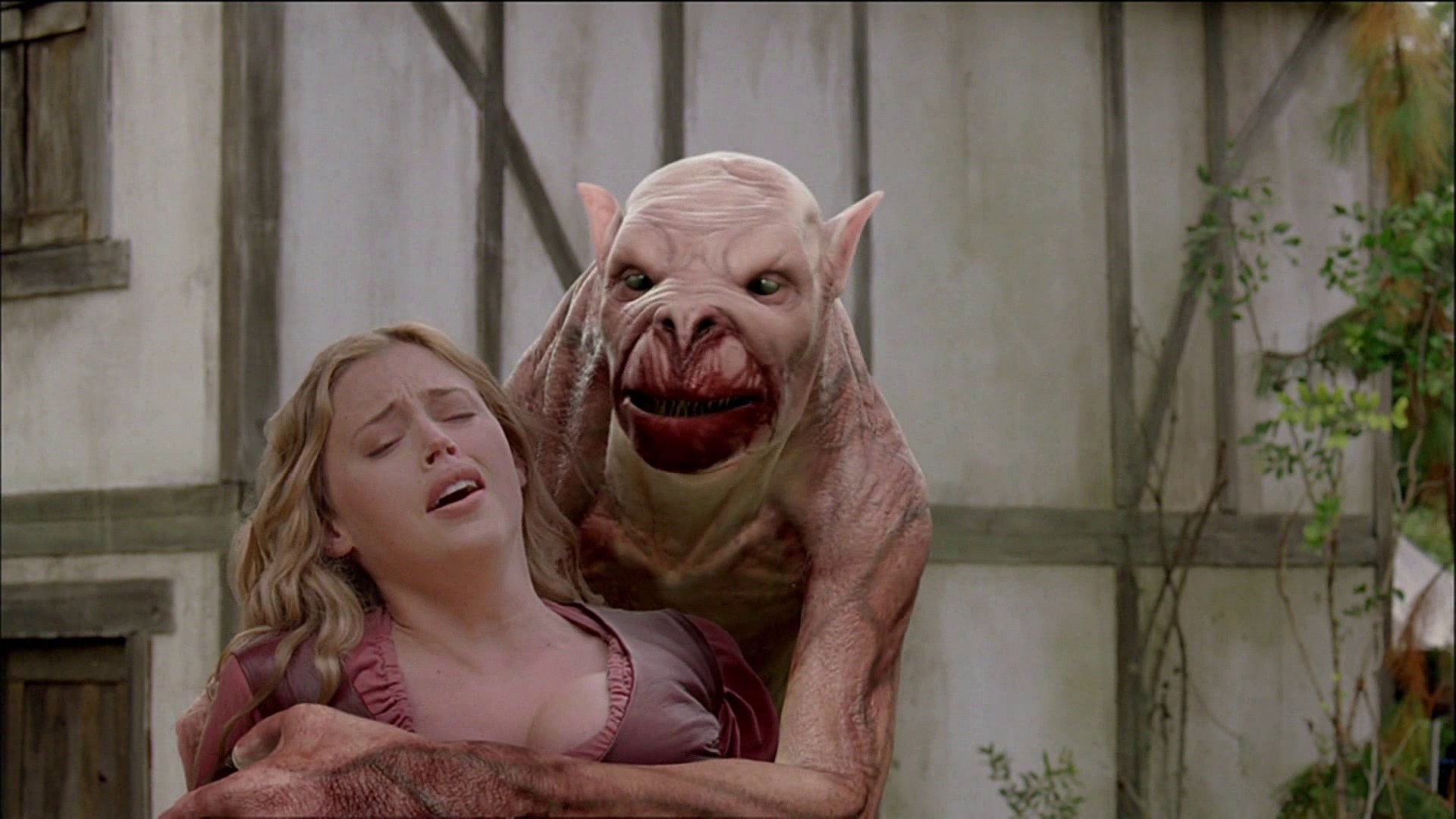 Naked Estella Warren in Beauty and the Beast < ANCENSORED