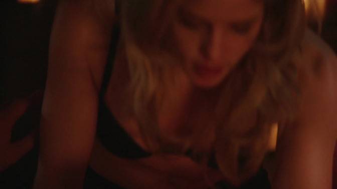 Naked Emily Bett Rickards In Arrow 5140