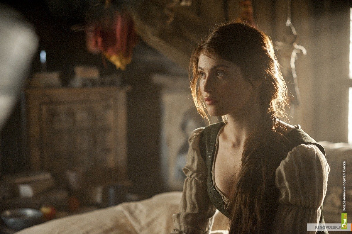 Naked Gemma Arterton in Hansel & Gretel: Witch Hunters < ANCENSORED