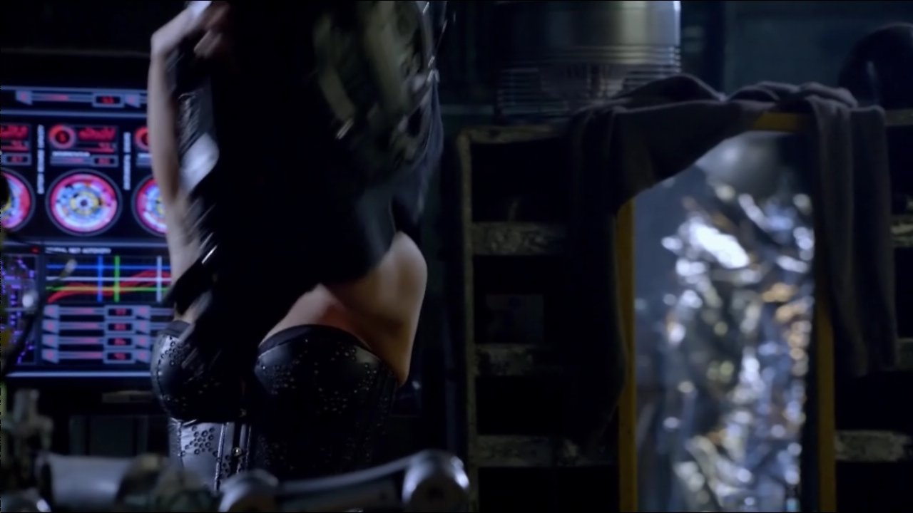 Naked Gina Carano In Almost Human