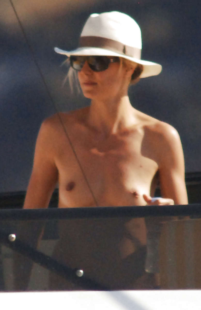 Naked Heidi Klum In Beach Babes 