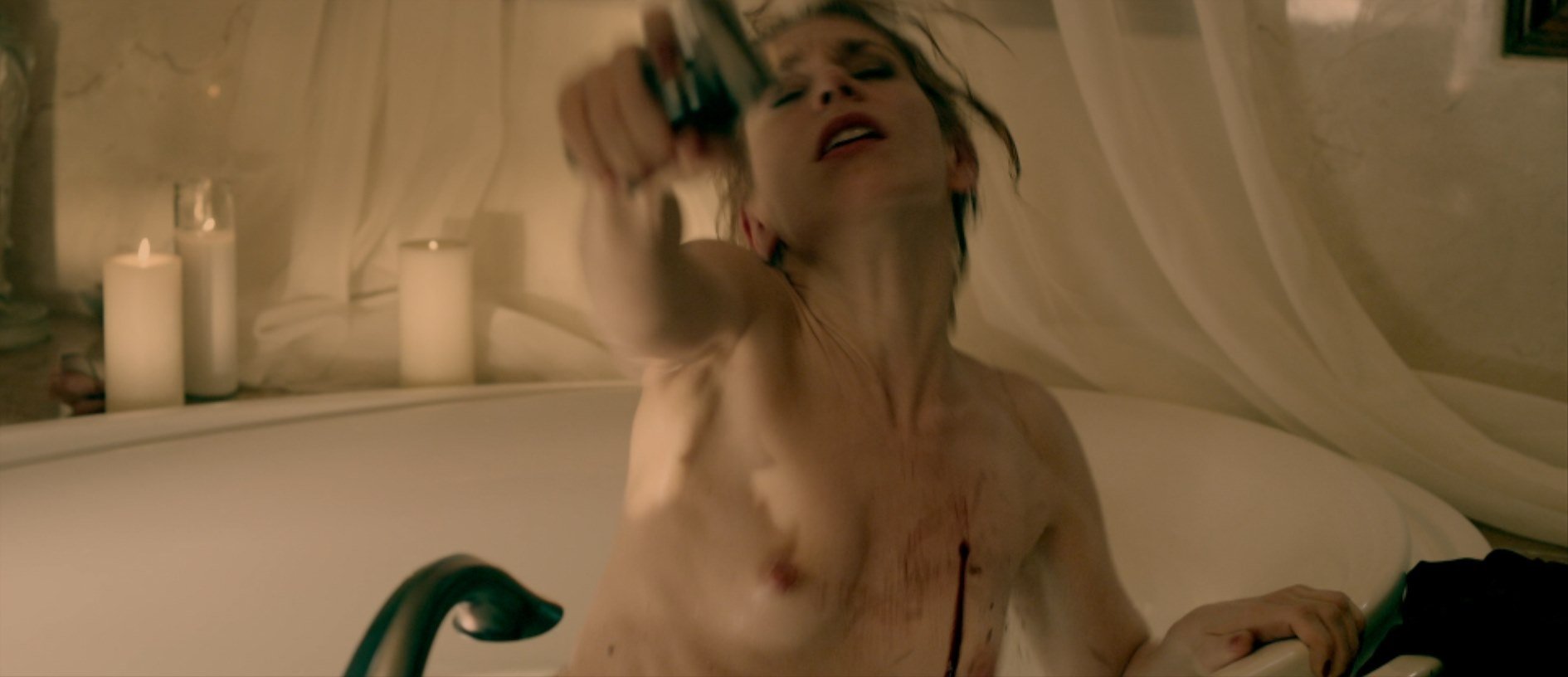 Naked Julia Dietze In Bullet