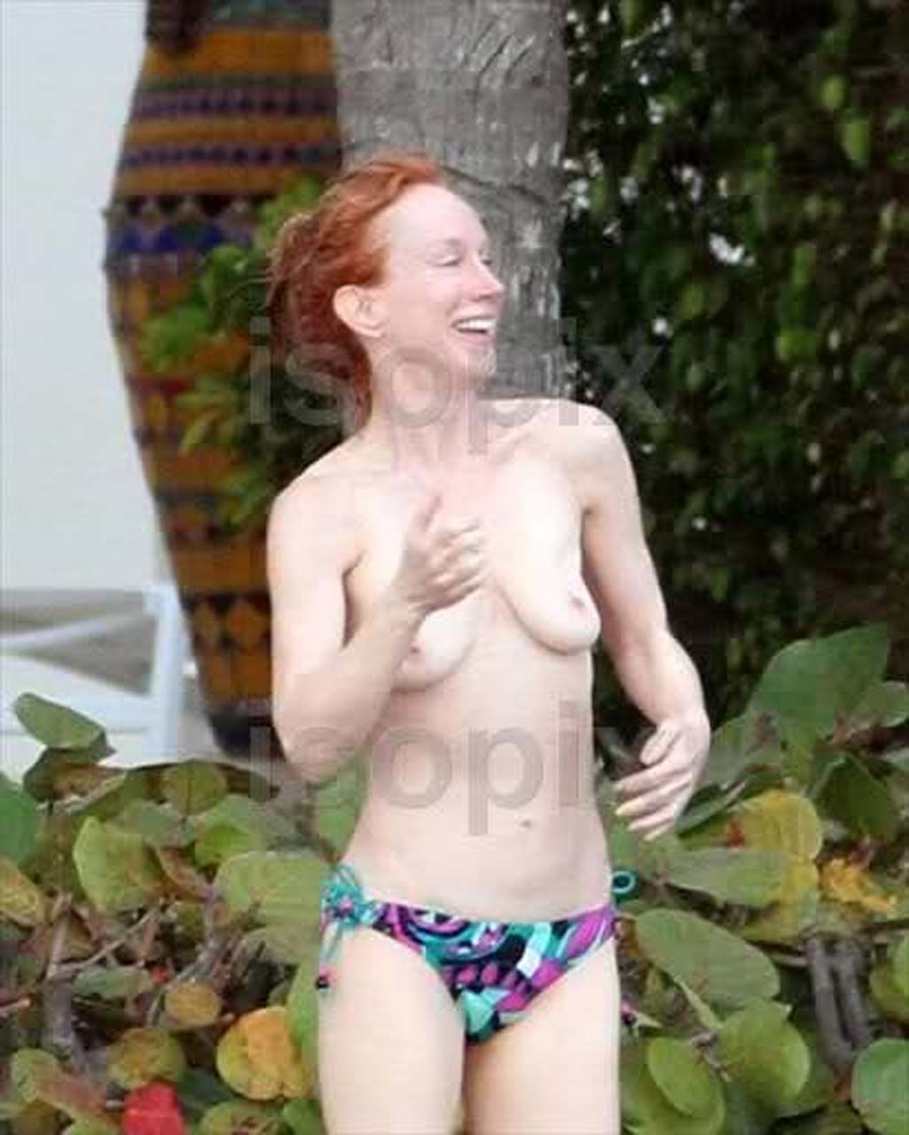 Naked Kathy Griffin Added 07 19 2016 By Johnsonjack87