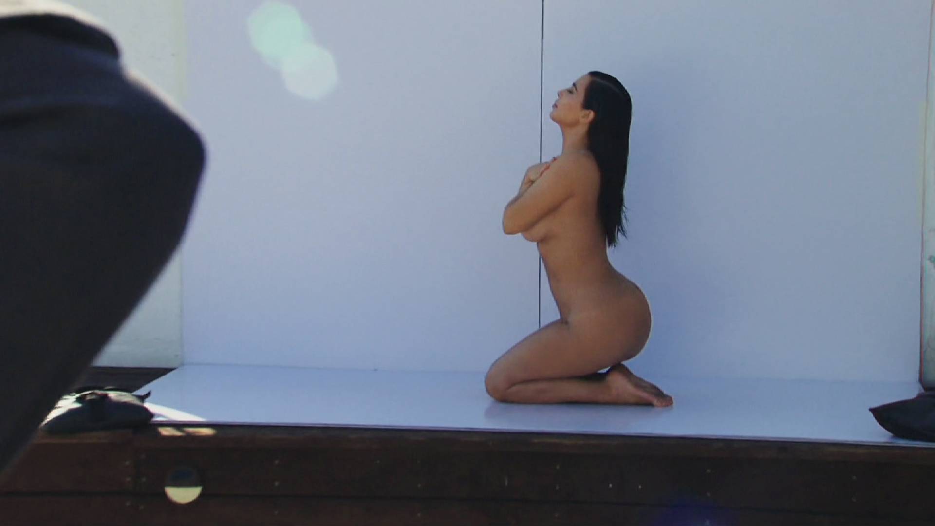 Naked Kim Kardashian West In Keeping Up With The Kardashians