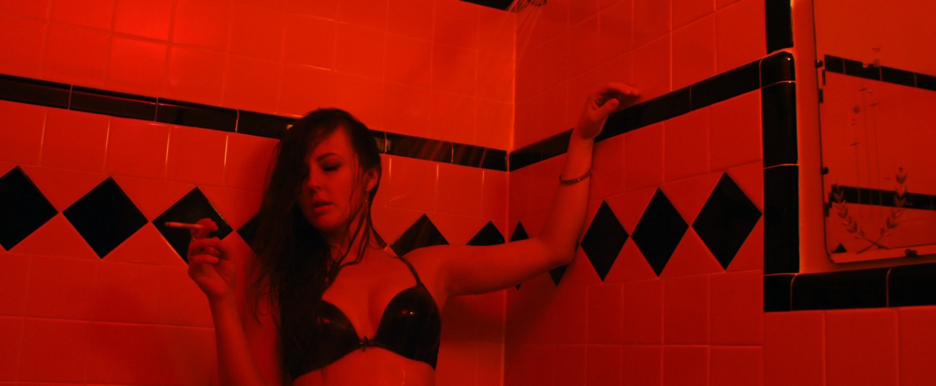 Naked Katharine Isabelle in 88 (2015) < ANCENSORED