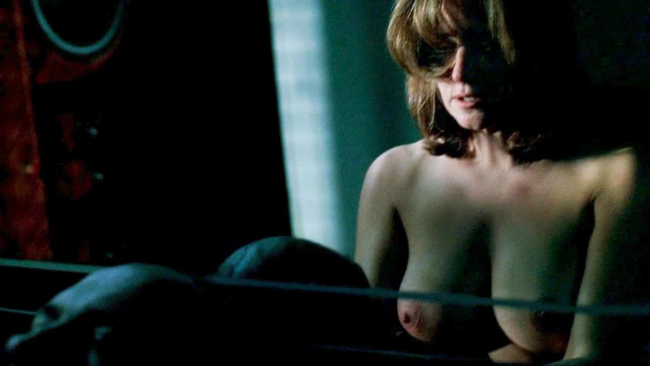 Naked Lorraine Bracco in The Sopranos < ANCENSORED