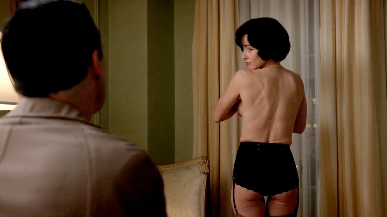 Naked Linda Cardellini In Mad Men