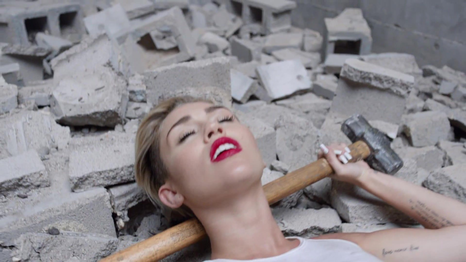 Naked Miley Cyrus In Wrecking Ball 