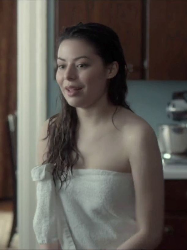 Miranda Cosgrove Nude Pics Page 1