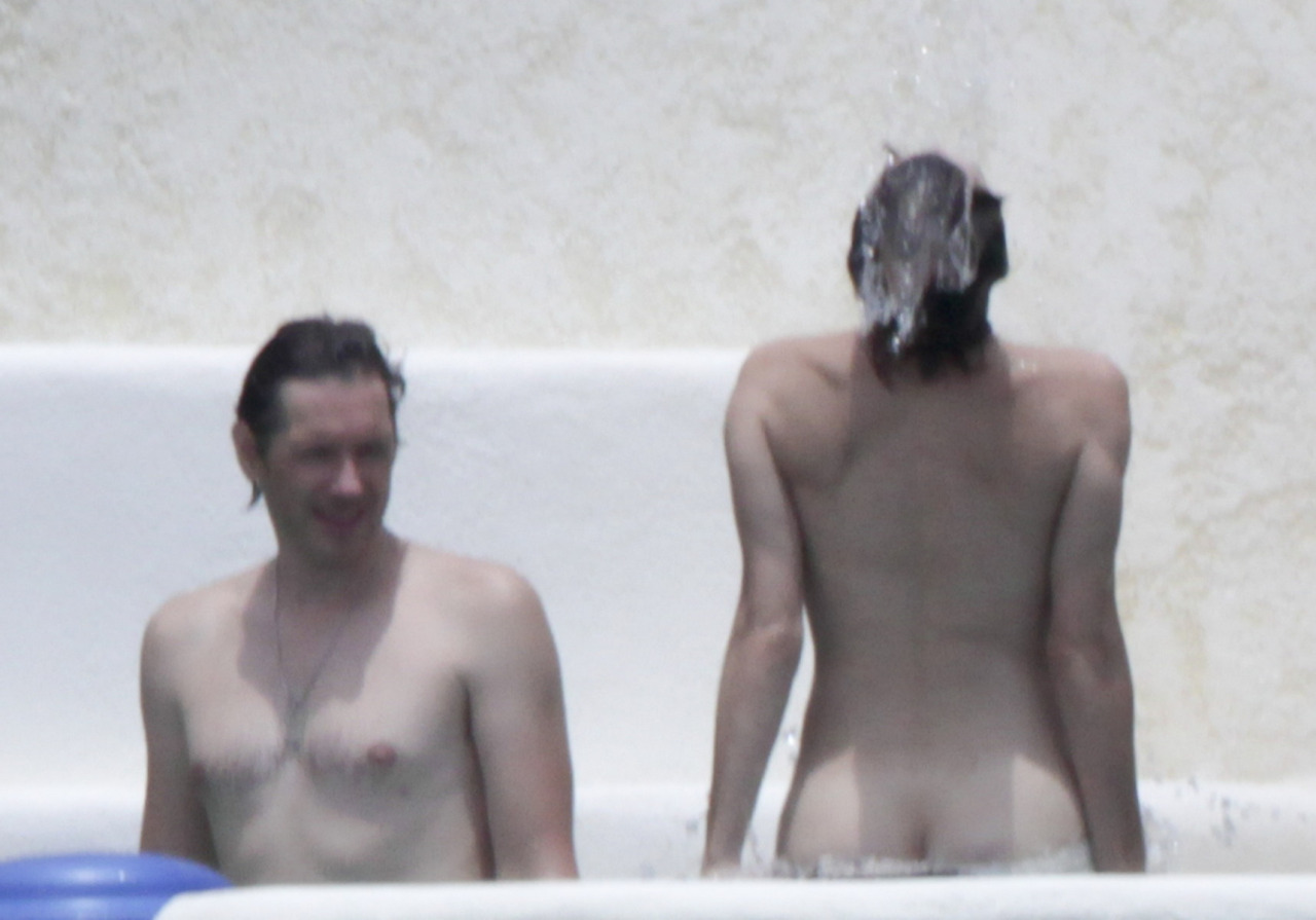 Milla Jovovich Nude Pics Page 1