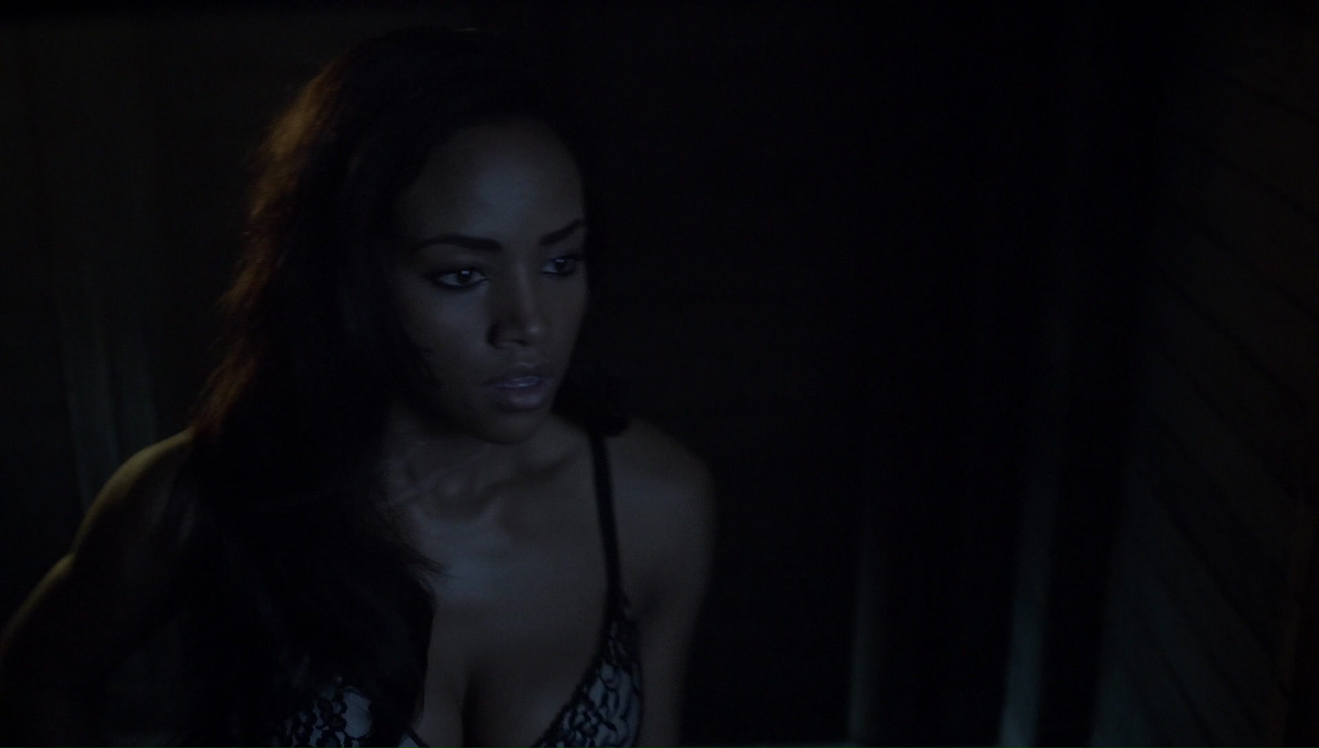 Naked Meagan Tandy in Teen Wolf < ANCENSORED