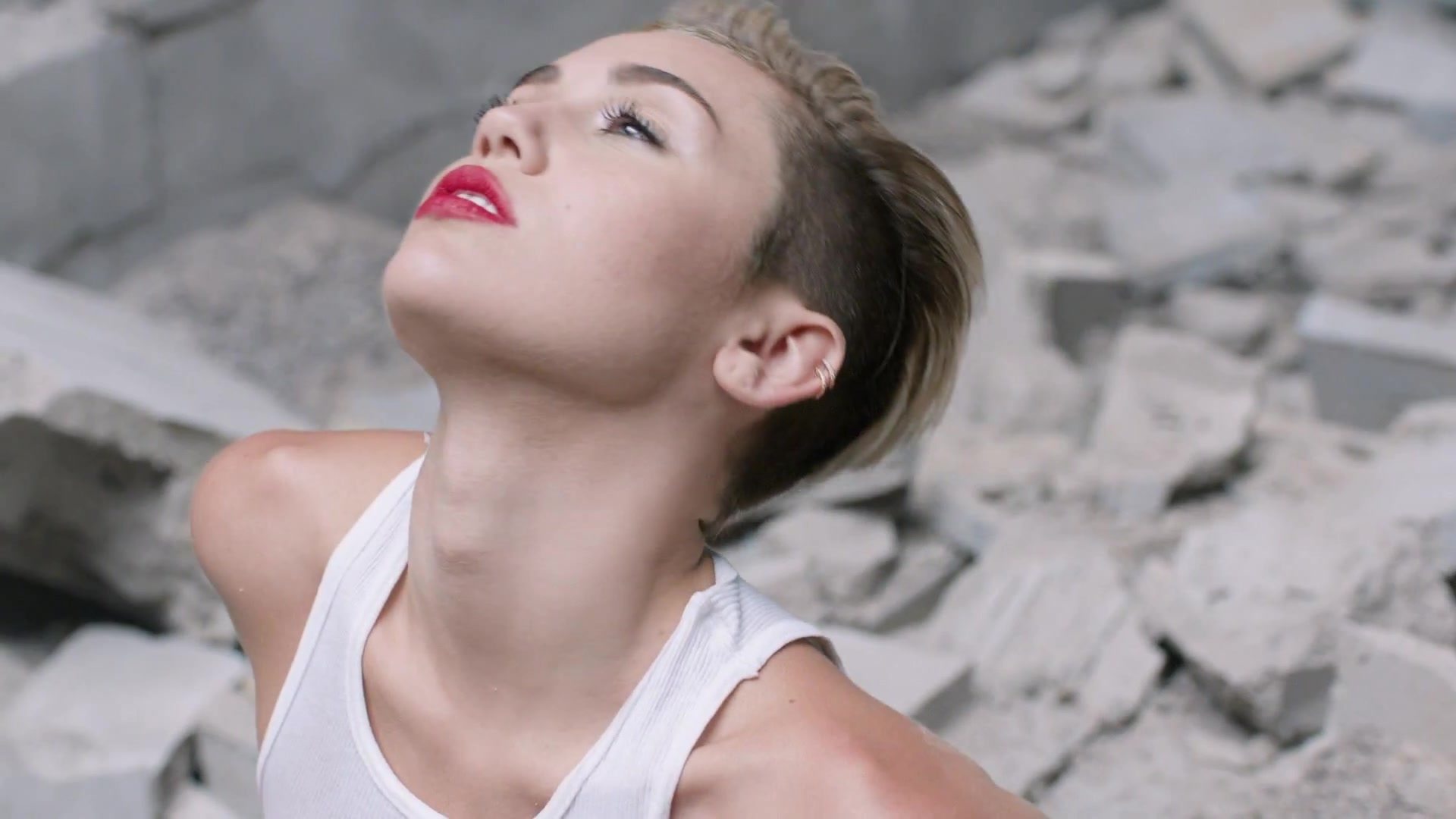 Naked Miley Cyrus In Wrecking Ball 7859
