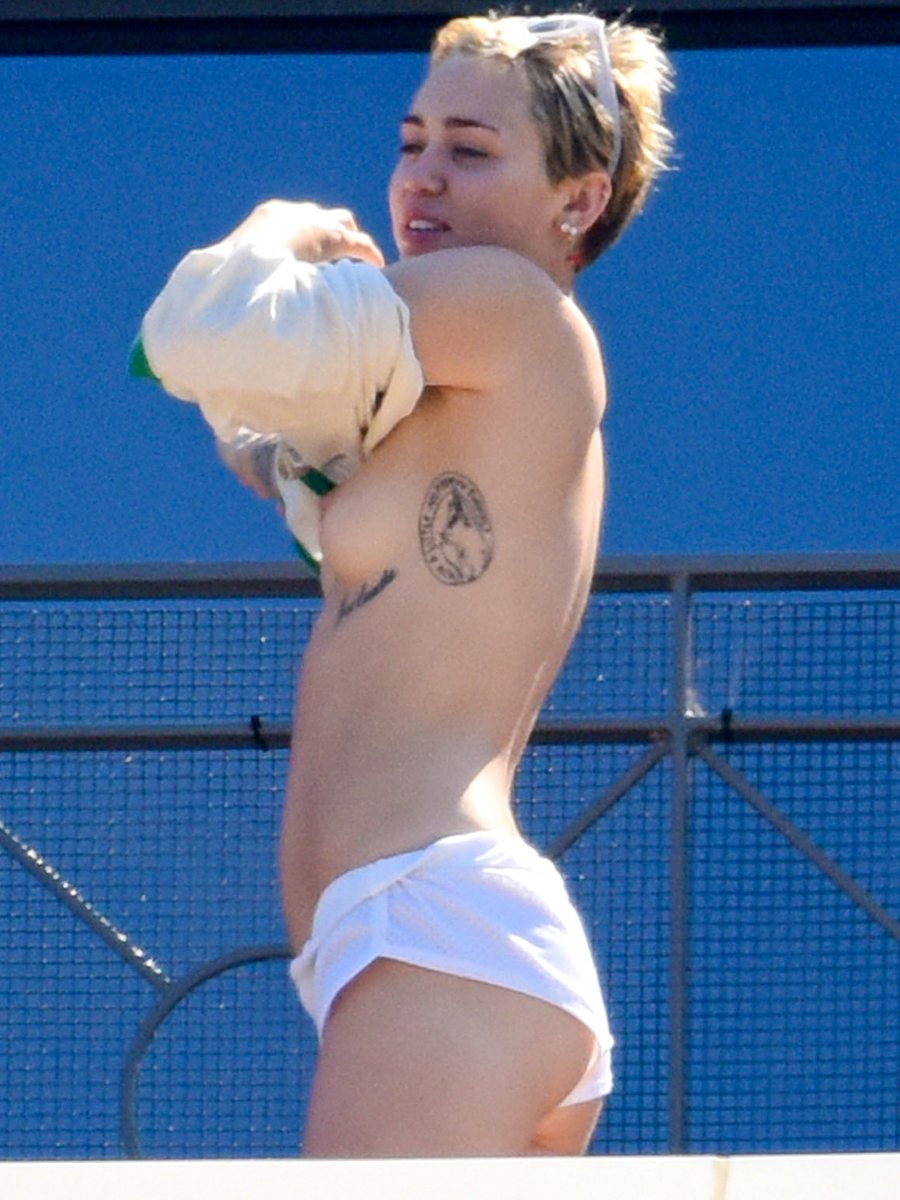 Naked Miley Cyrus In Topless On A Hotel Balcony In Sydney 