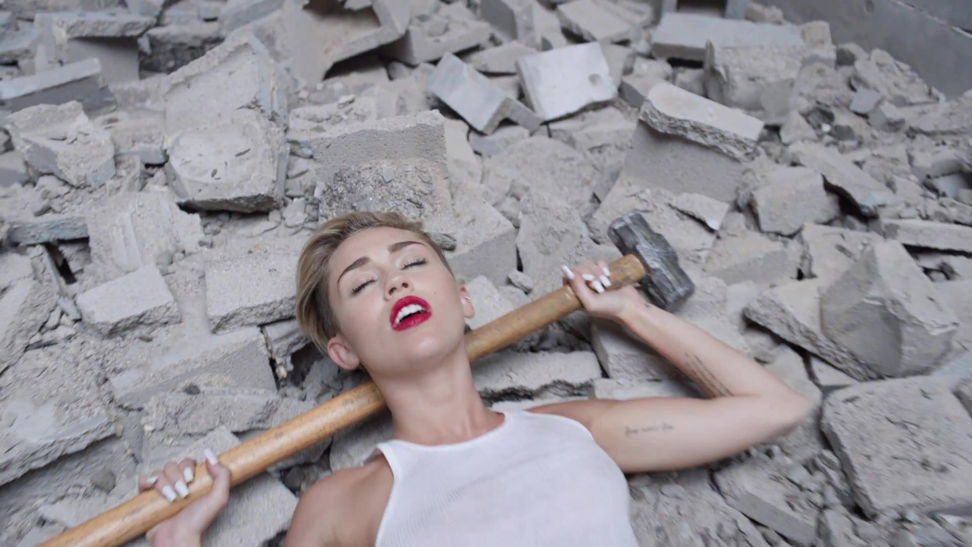 Naked Miley Cyrus In Wrecking Ball 9460